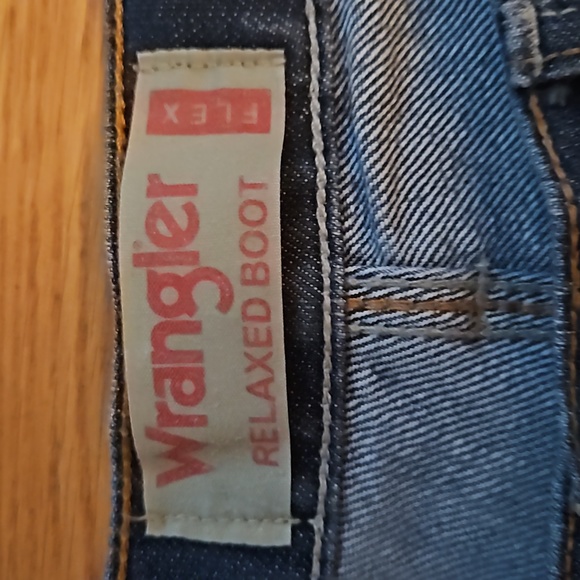 Wrangler Relaxed Boot Flex Jeans - Picture 7 of 12